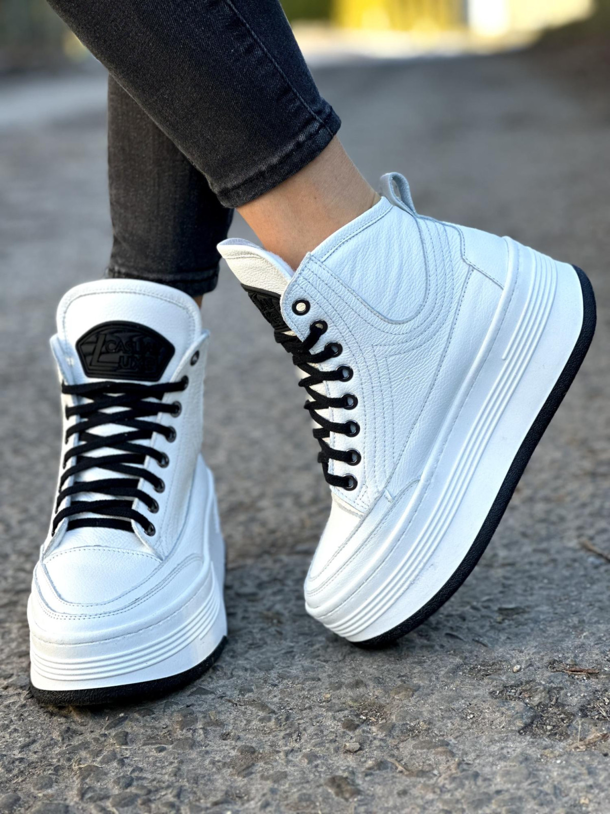 Ocieplane lekkie białe sneakersy damskie ze skóry naturalnej