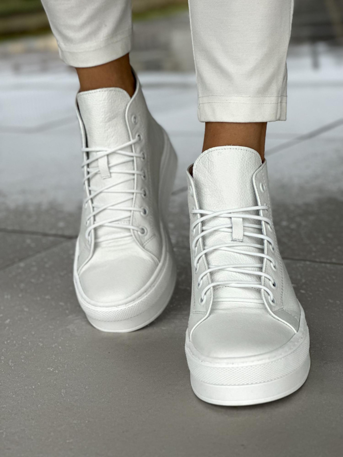 Białe wysokie trampki damskie ze skóry naturalnej