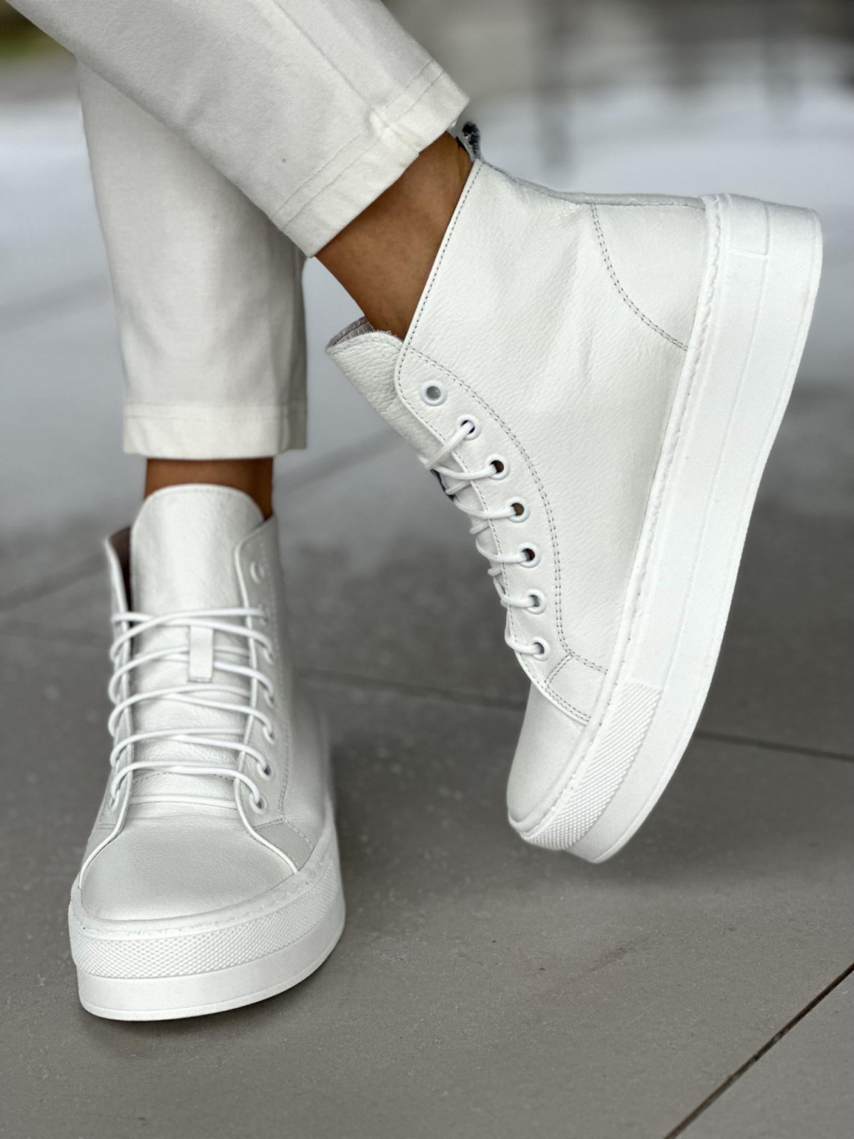 Białe wysokie trampki damskie ze skóry naturalnej