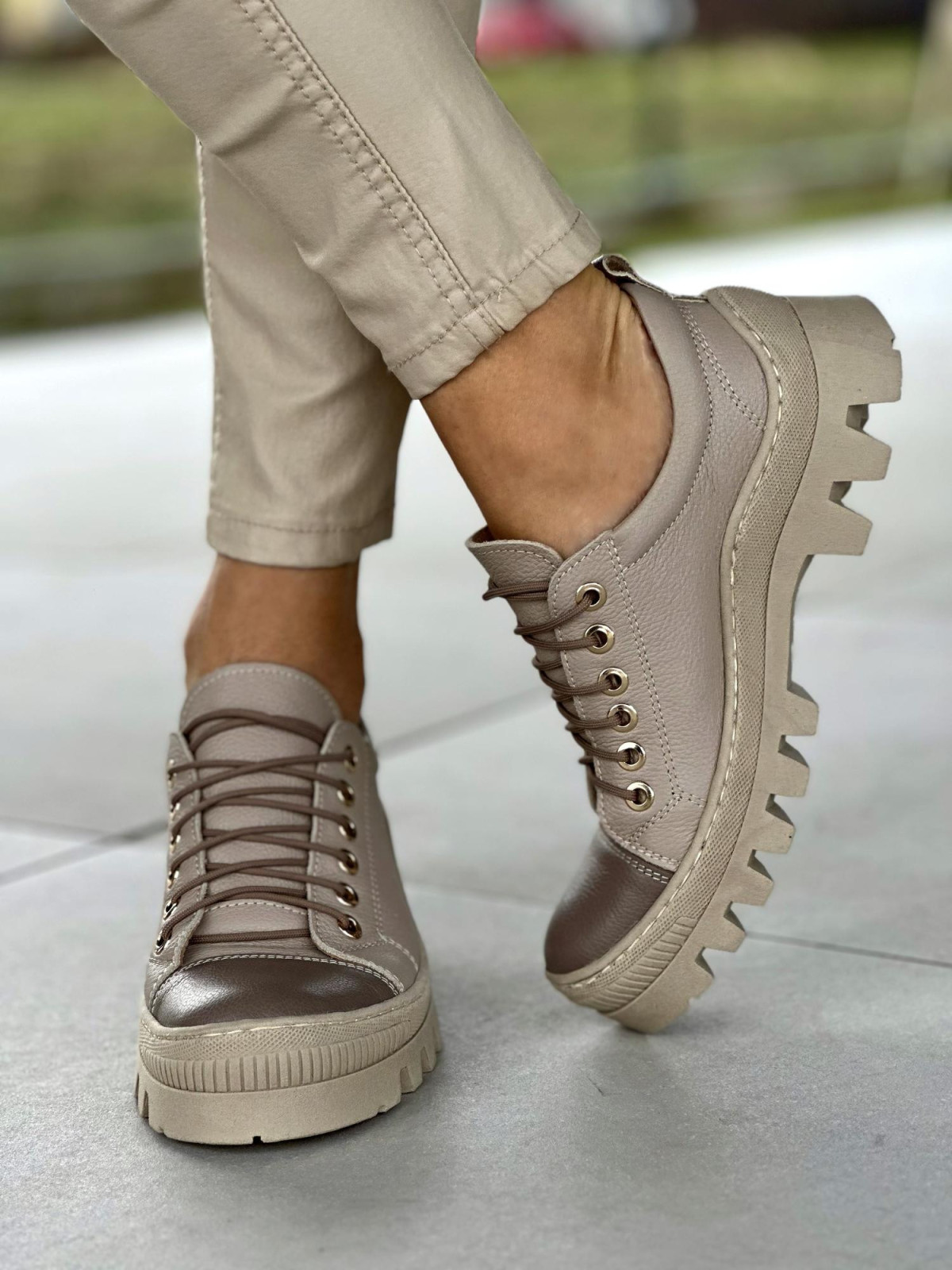 Beżowe niskie trapery damskie skóra naturalna