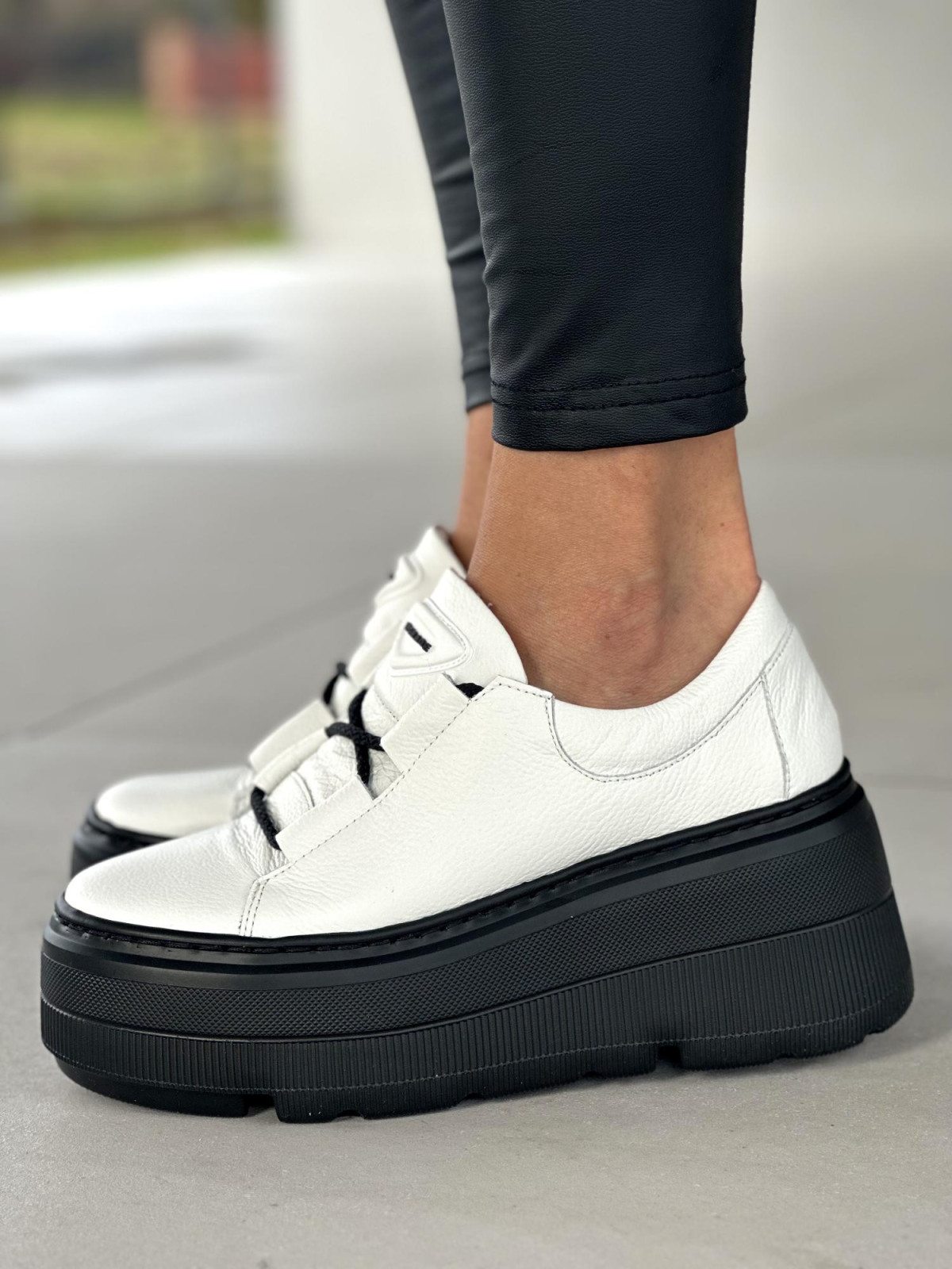 Biało-czarne trampki damskie na grubej lekkiej podeszwie skóra naturalna