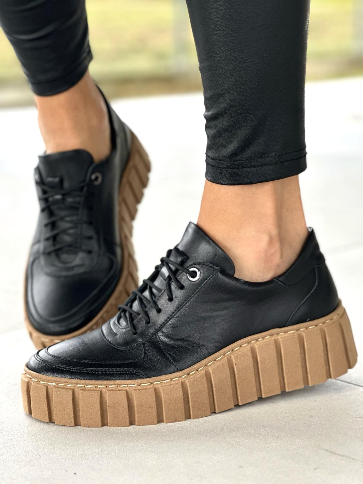 Czarne trampki damskie na grubej podeszwie skóra naturalna