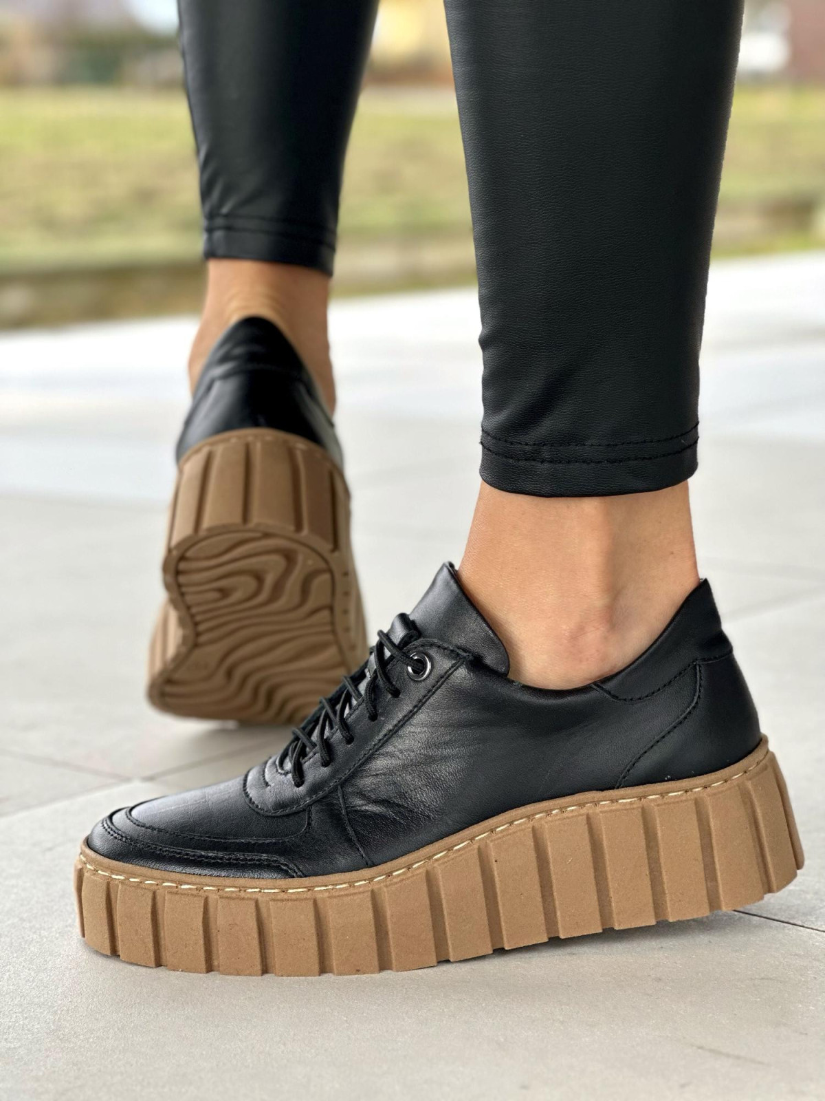 Czarne trampki damskie na grubej podeszwie skóra naturalna