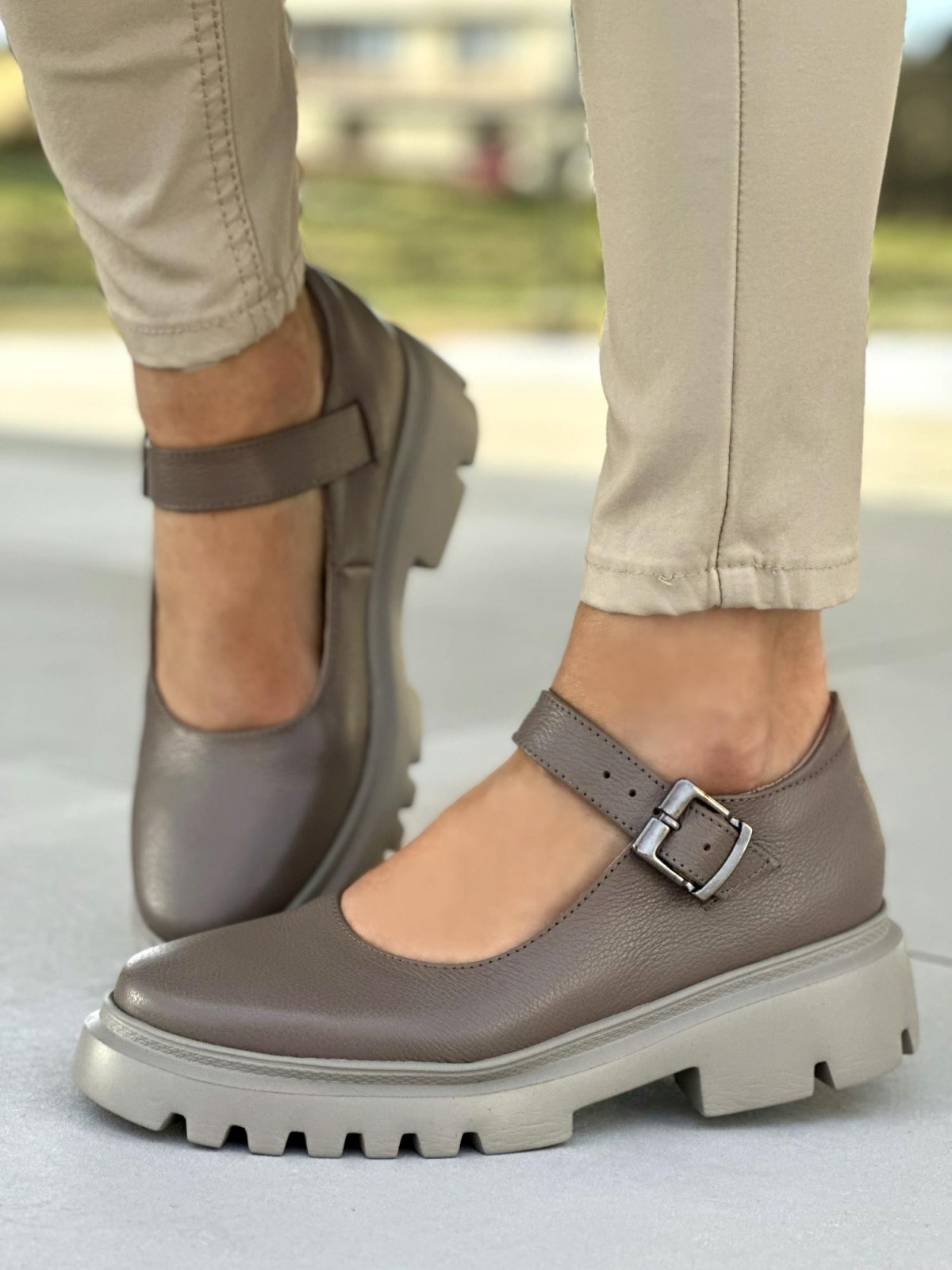 Cappucino półbuty damskie z klamrą, skóra naturalna