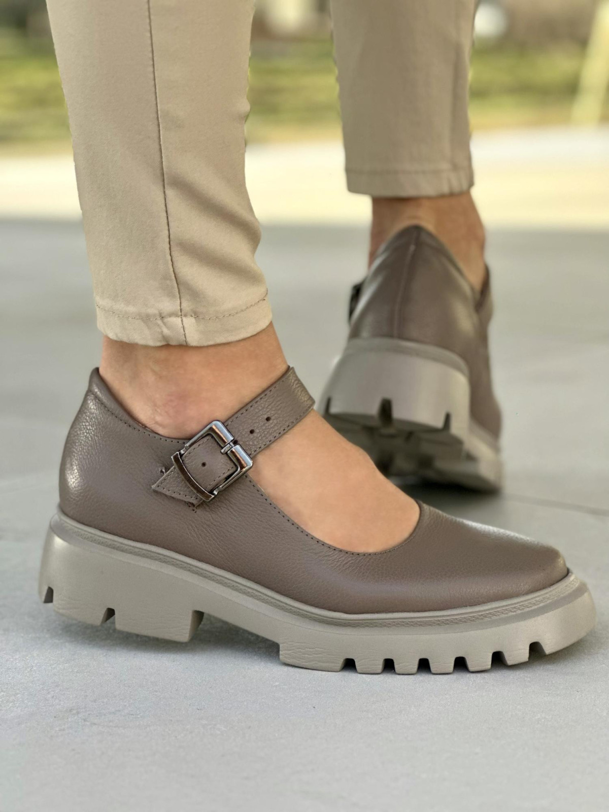 Cappucino półbuty damskie z klamrą, skóra naturalna