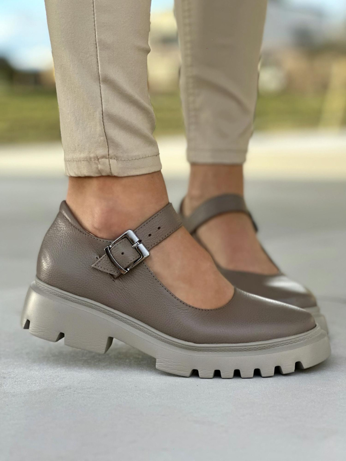 Cappucino półbuty damskie z klamrą, skóra naturalna