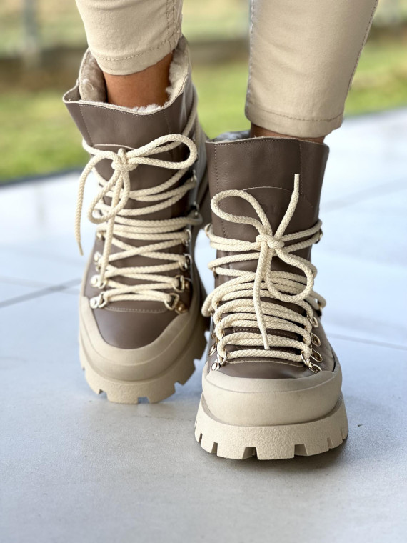 Ciepłe cappucino śniegowce damskie, traperkowa podeszwa, skóra naturalna