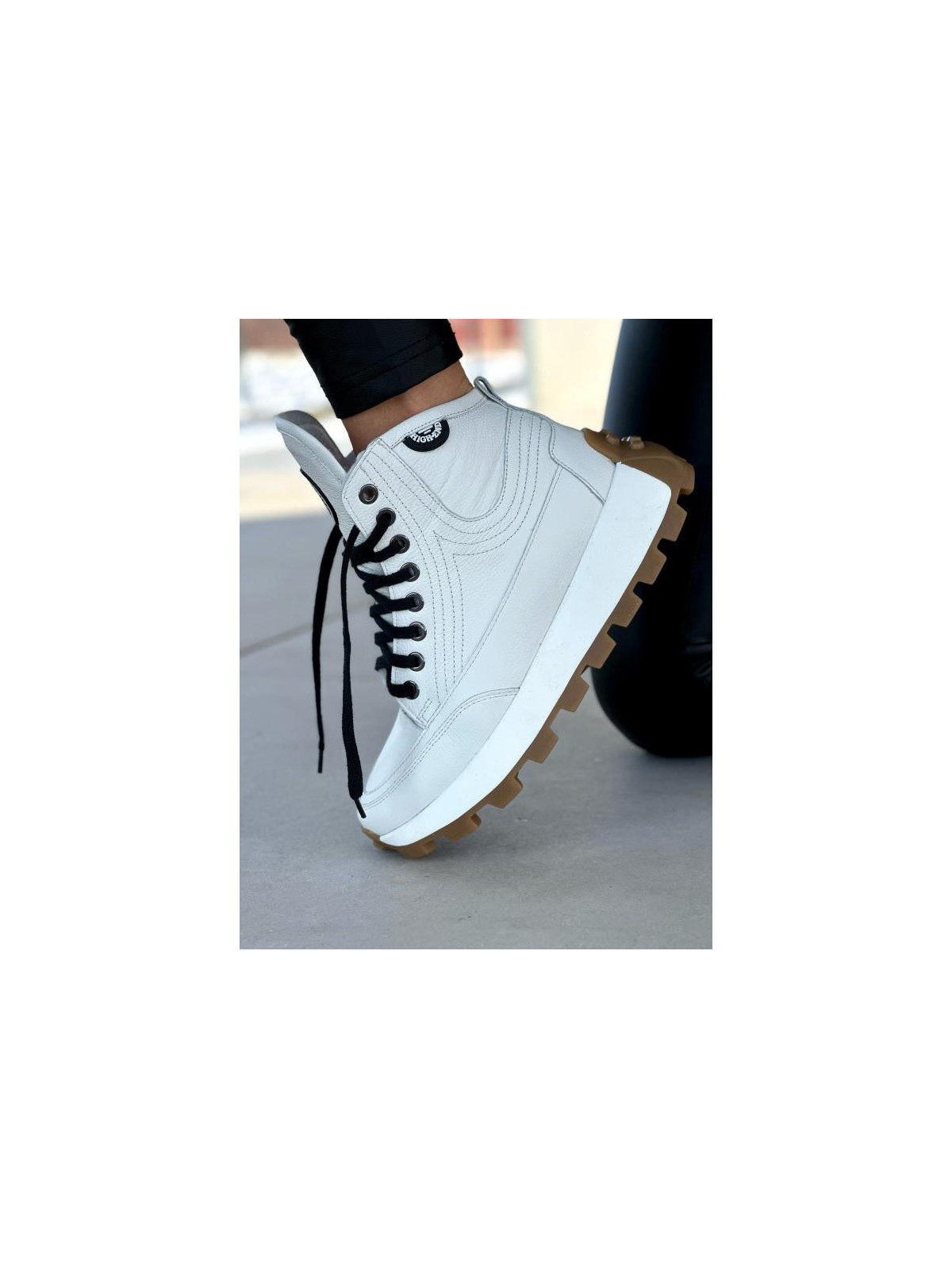 Białe wysokie sneakersy damskie skóra naturalna