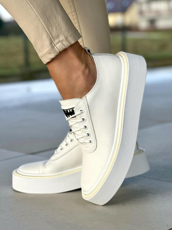 Lekkie białe trampki damskie na wyższej podeszwie skóra naturalna
