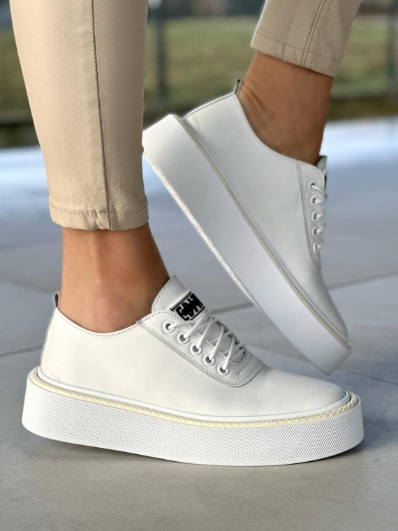 Lekkie białe trampki damskie na wyższej podeszwie skóra naturalna