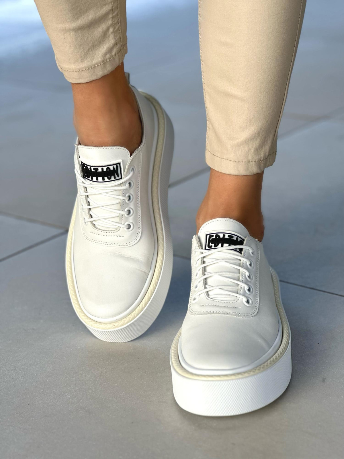 Lekkie białe trampki damskie na wyższej podeszwie skóra naturalna