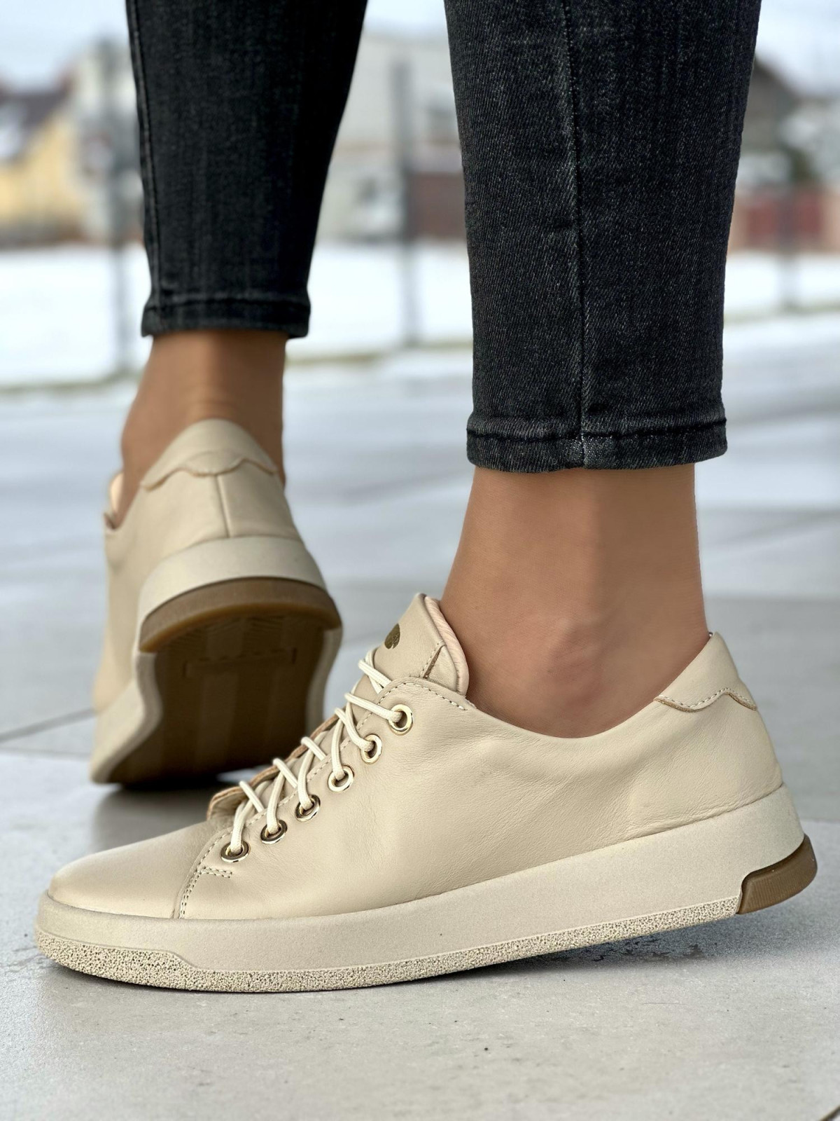 Delikatne beżowe trampki damskie, skóra naturalna