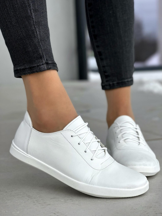 Lekkie i delikatne białe trampki damskie, skóra naturalna