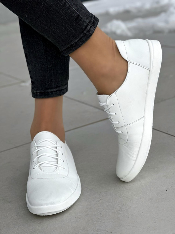 Lekkie i delikatne białe trampki damskie, skóra naturalna