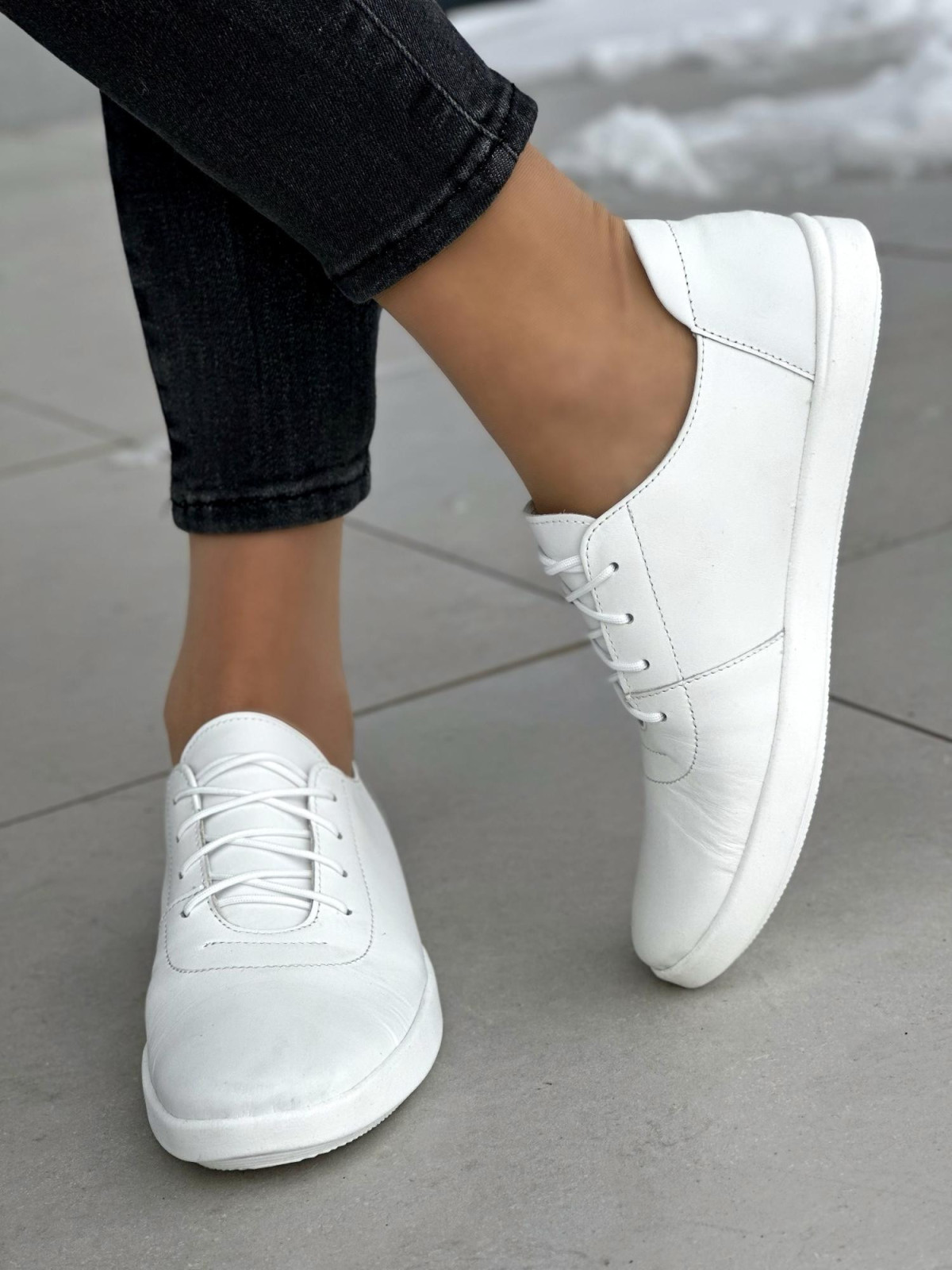 Lekkie i delikatne białe trampki damskie, skóra naturalna