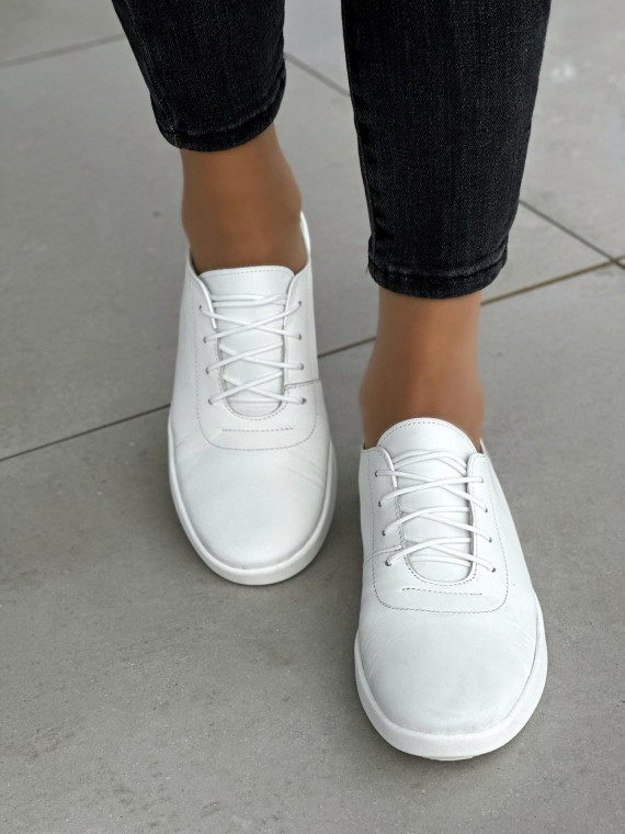Lekkie i delikatne białe trampki damskie, skóra naturalna