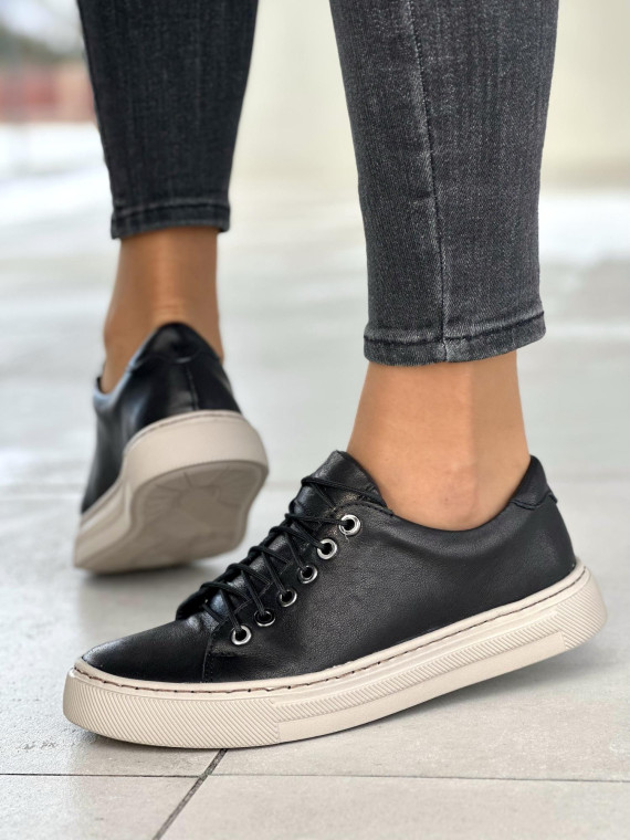 Wygodne i lekkie czarne trampki damskie, skóra naturalna