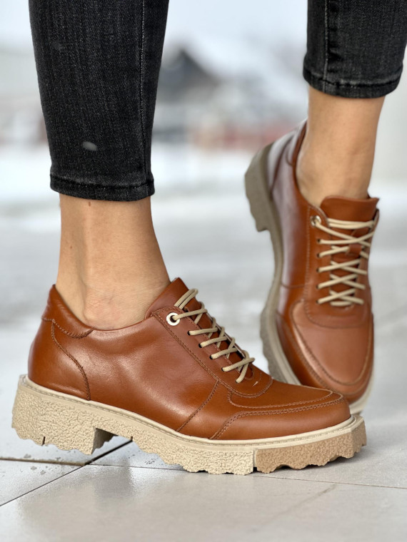 Sznurowane rude półbuty damskie na niskim obcasie, skóra naturalna