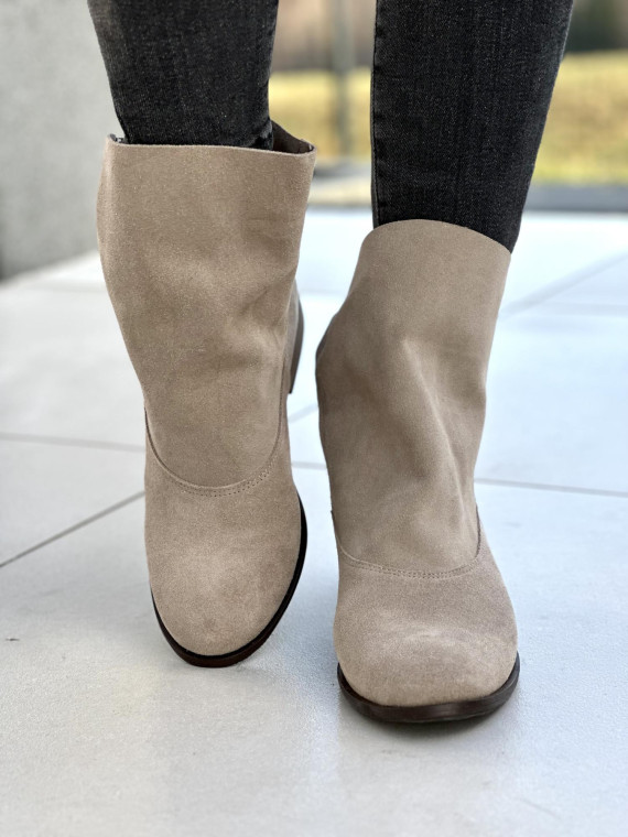 Stylowe szare botki damskie z luźną cholewką, skóra naturalna welurowa