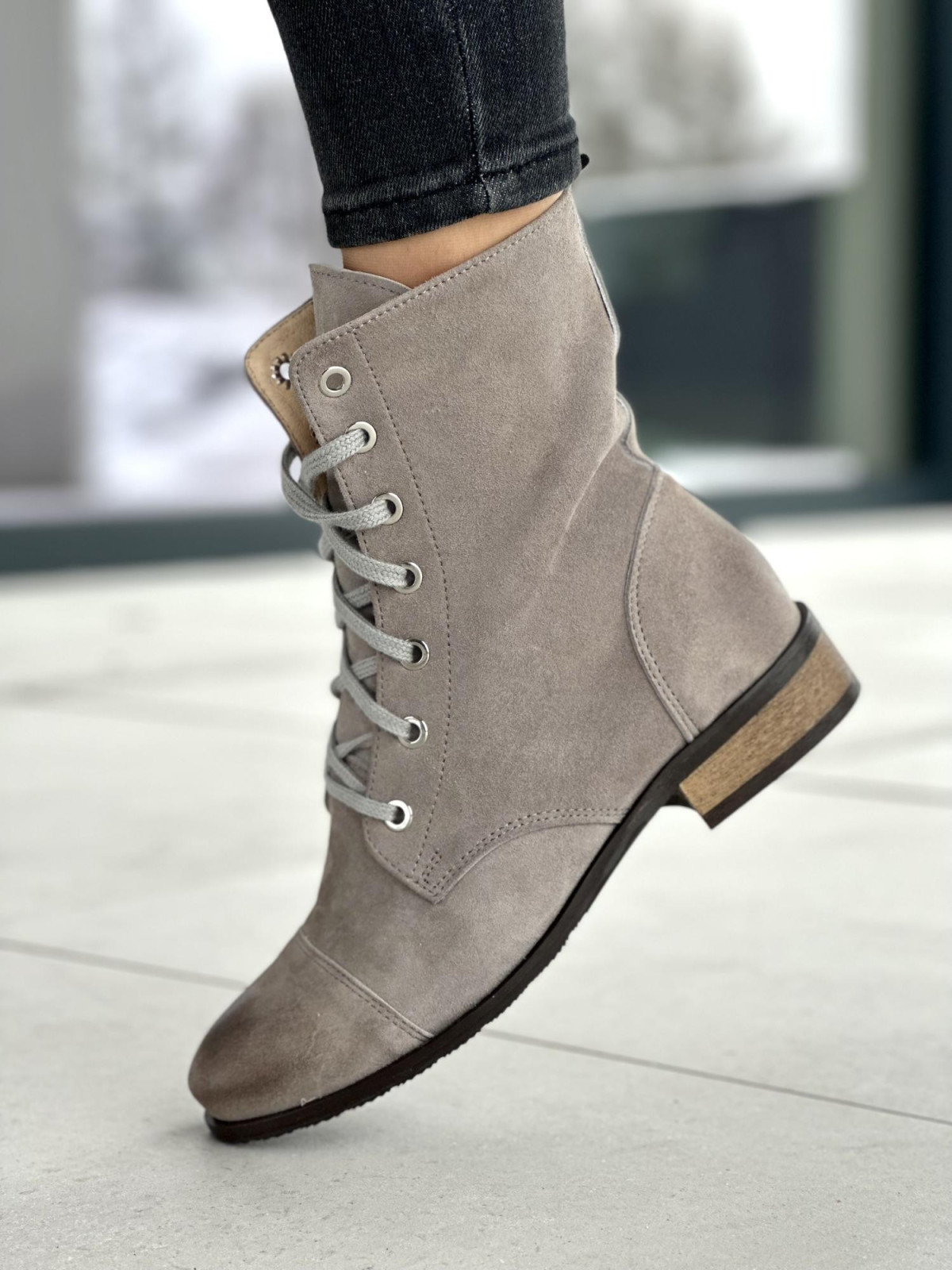 Stylowe szare botki damskie sznurowane, skóra naturalna zamszowa