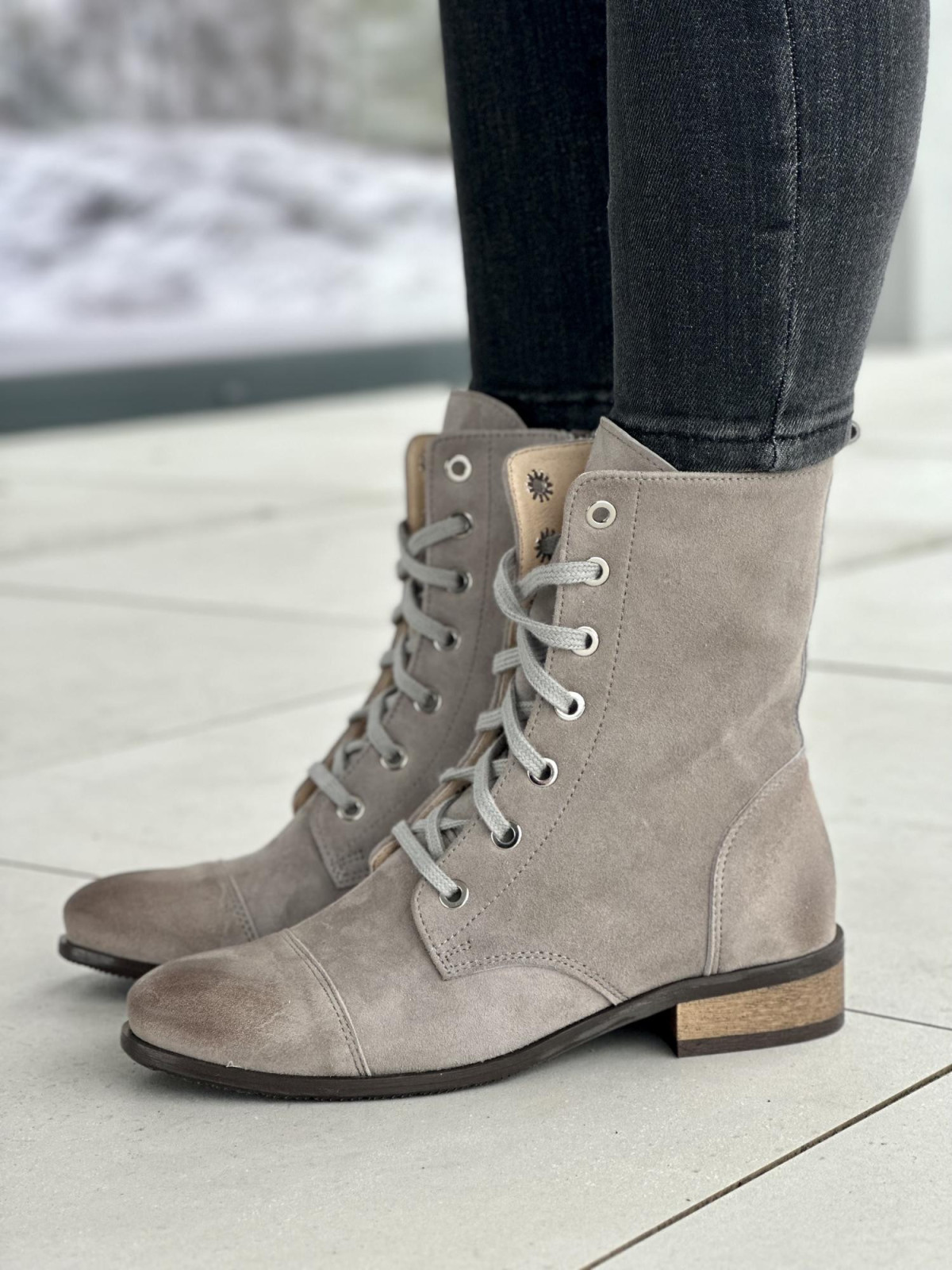 Stylowe szare botki damskie sznurowane, skóra naturalna zamszowa