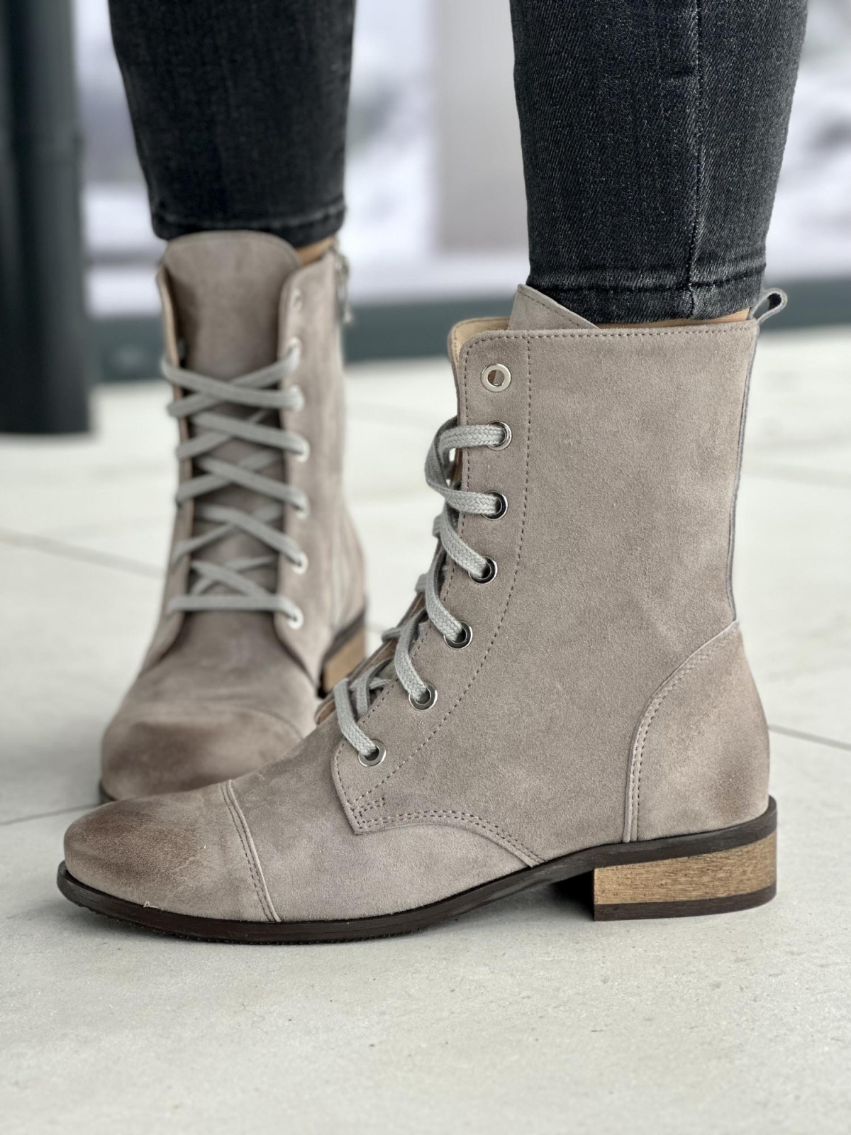 Stylowe szare botki damskie sznurowane, skóra naturalna zamszowa