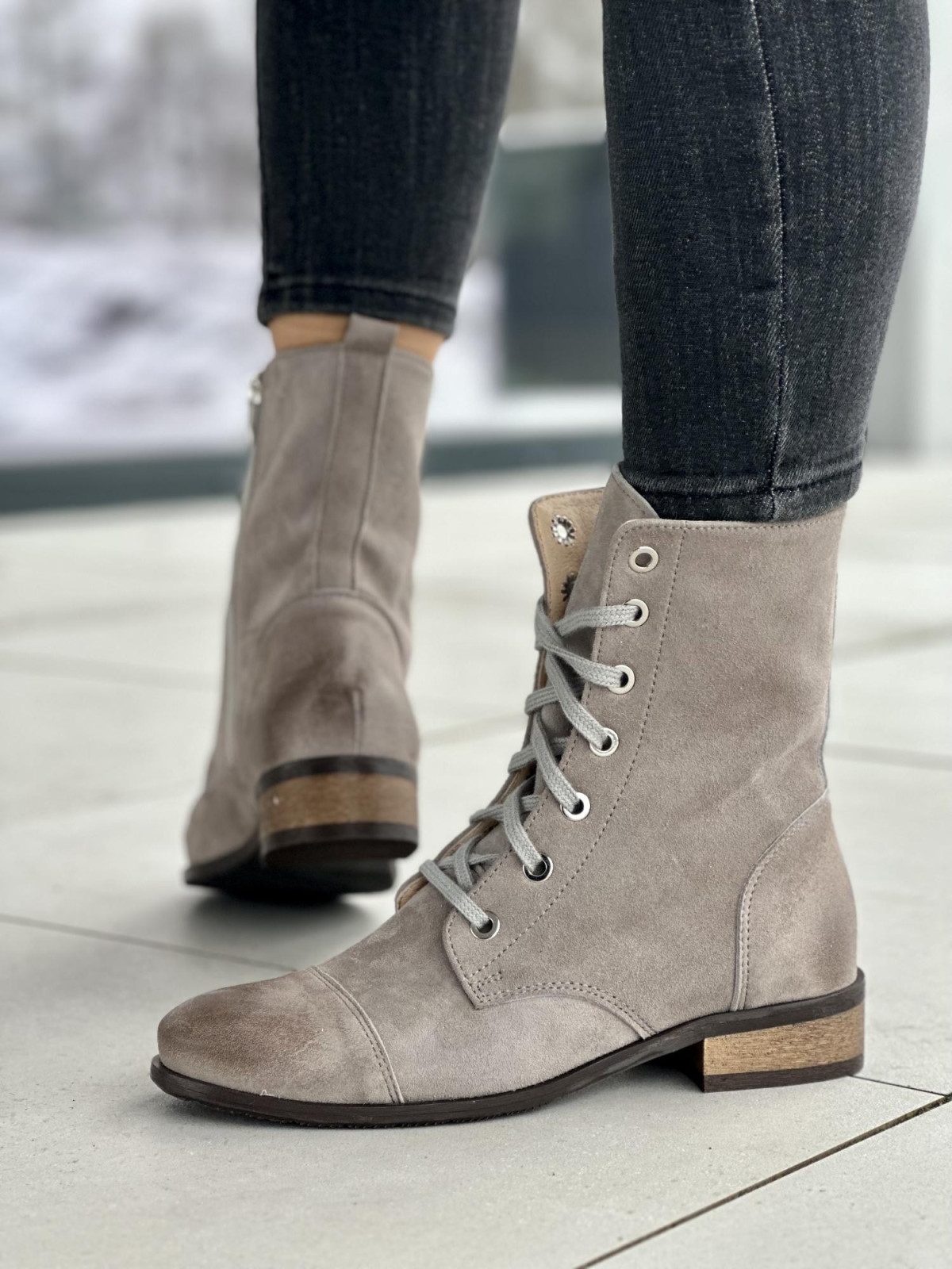 Stylowe szare botki damskie sznurowane, skóra naturalna zamszowa
