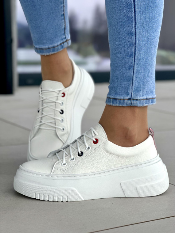 Wygodne i bardzo lekkie białe trampki damskie na wyższej podeszwie light motion, skóra naturalna