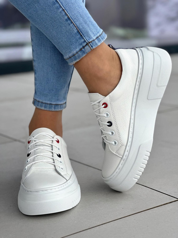 Wygodne i bardzo lekkie białe trampki damskie na wyższej podeszwie light motion, skóra naturalna