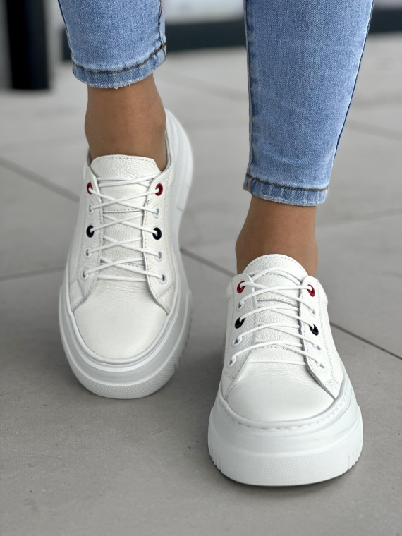 Wygodne i bardzo lekkie białe trampki damskie na wyższej podeszwie light motion, skóra naturalna