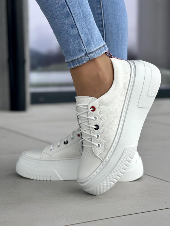 Wygodne i bardzo lekkie białe trampki damskie na wyższej podeszwie light motion, skóra naturalna