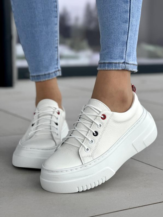 Wygodne i bardzo lekkie białe trampki damskie na wyższej podeszwie light motion, skóra naturalna