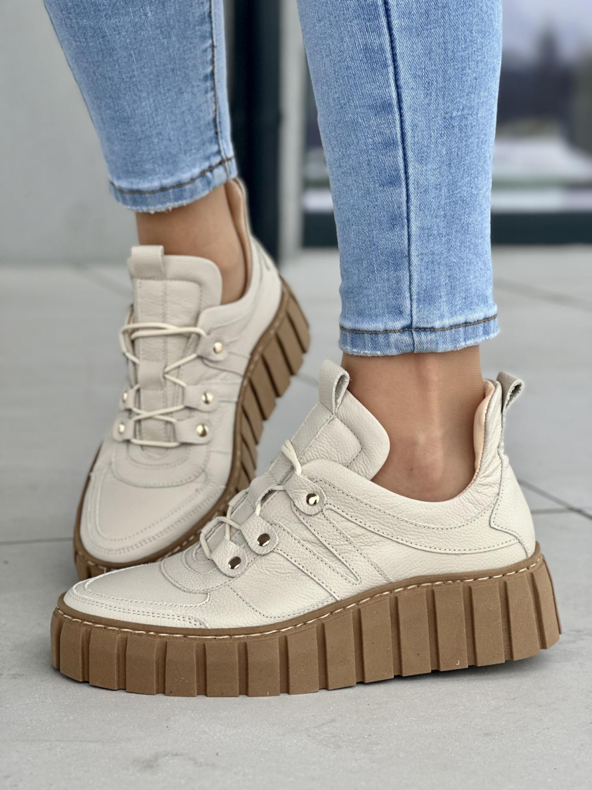 Lekkie beżowe trampki damskie na wyższej podeszwie, skóra naturalna