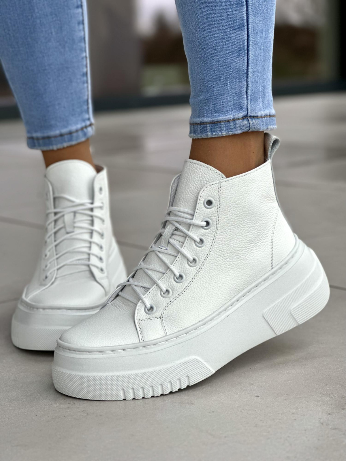 Wysokie, bardzo lekkie białe trampki damskie na wyższej podeszwie light motion, skóra naturalna
