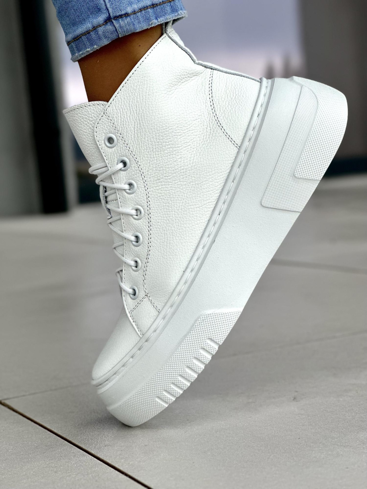 Wysokie, bardzo lekkie białe trampki damskie na wyższej podeszwie light motion, skóra naturalna