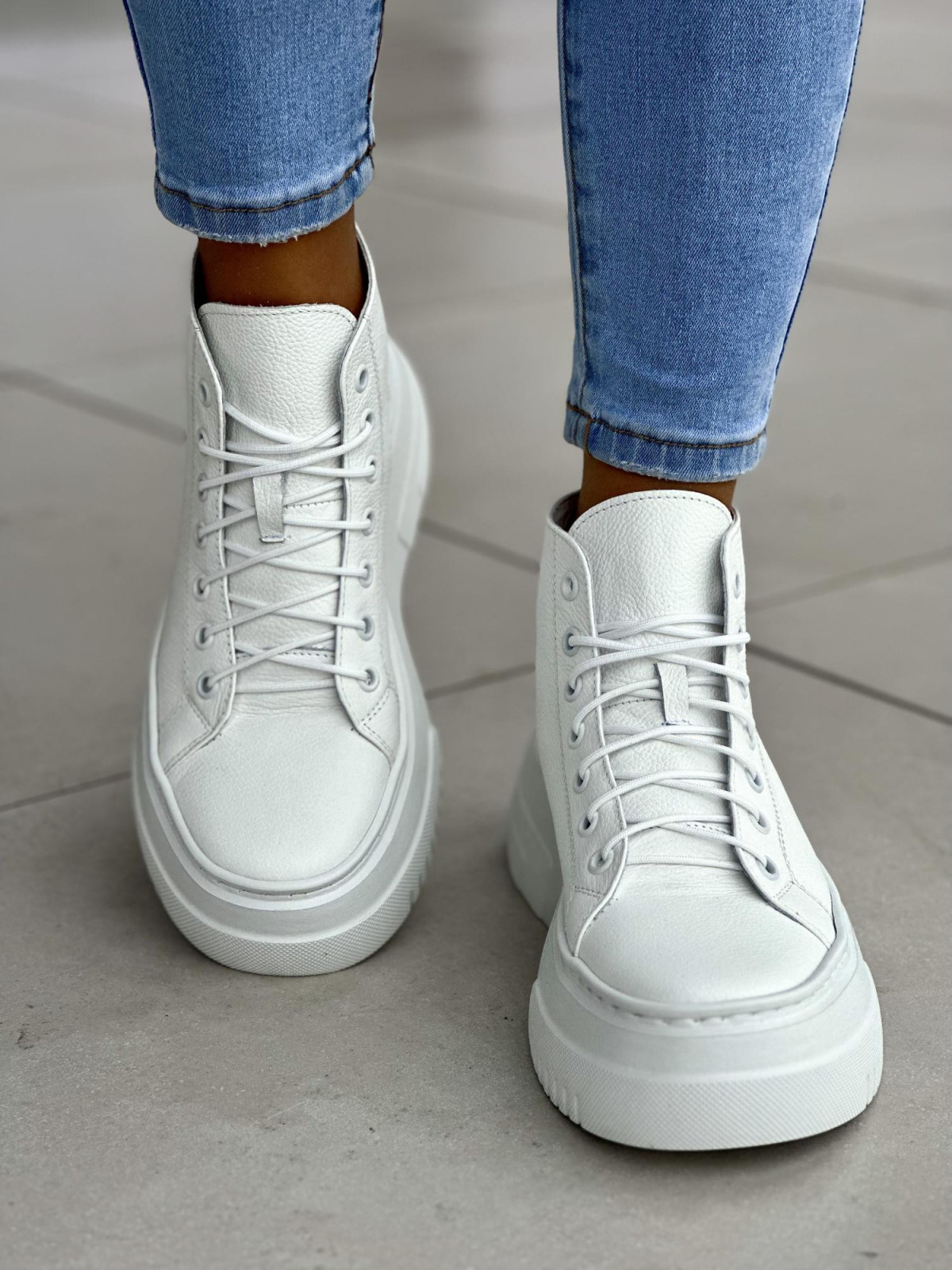 Wysokie, bardzo lekkie białe trampki damskie na wyższej podeszwie light motion, skóra naturalna