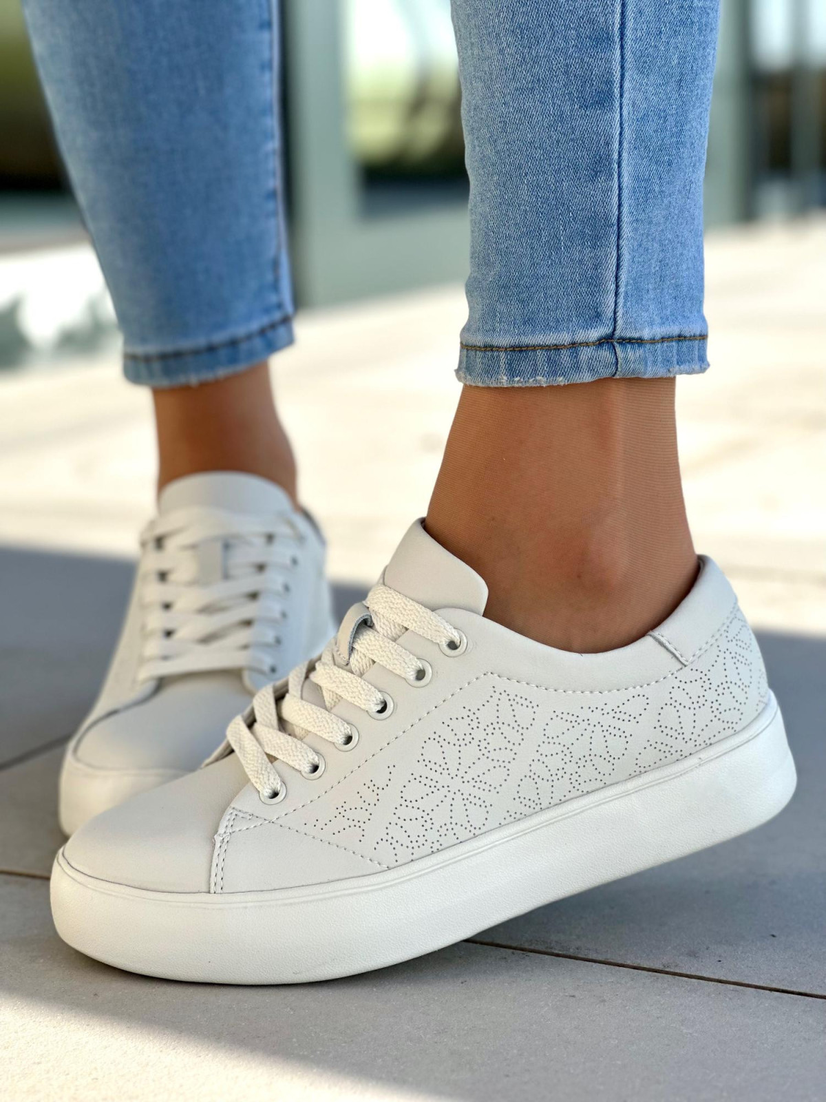 Lekkie, jasno-beżowe trampki damskie, skóra naturalna