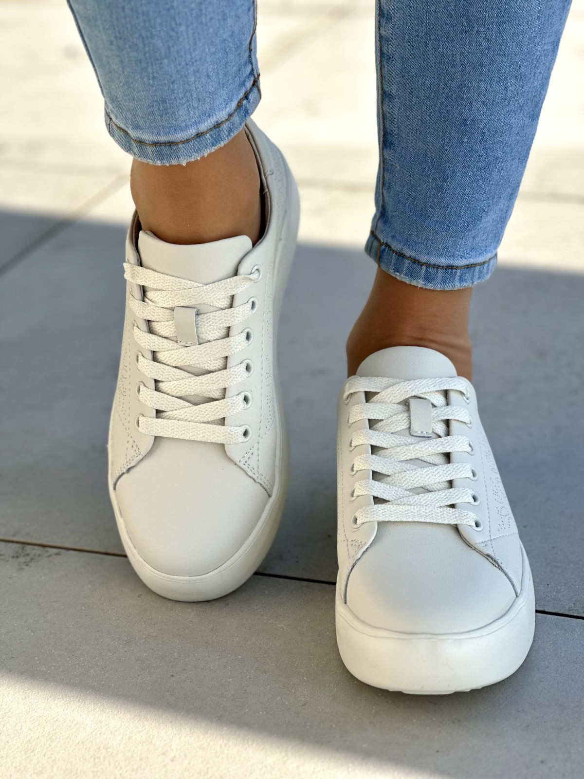 Lekkie, jasno-beżowe trampki damskie, skóra naturalna