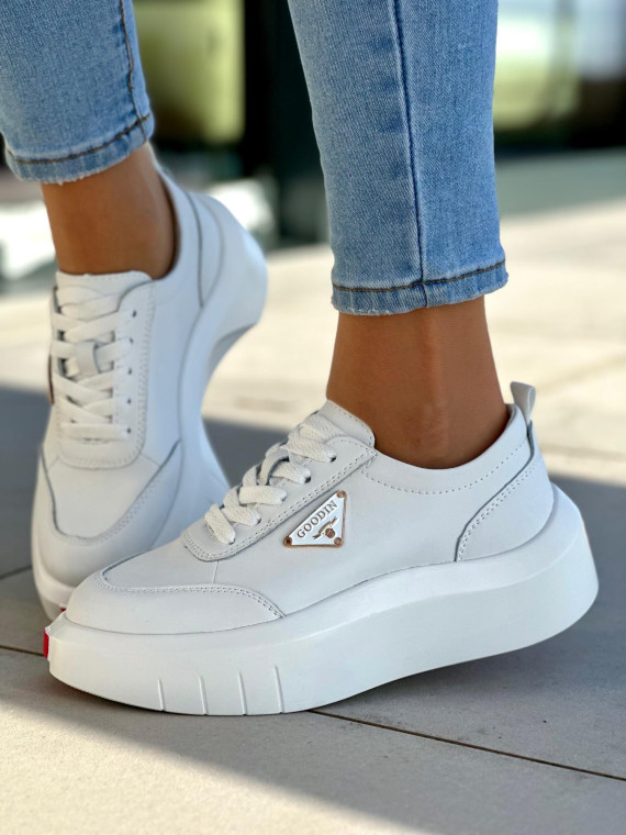 Bardzo lekkie i wygodne białe sneakersy damskie, skóra naturalna