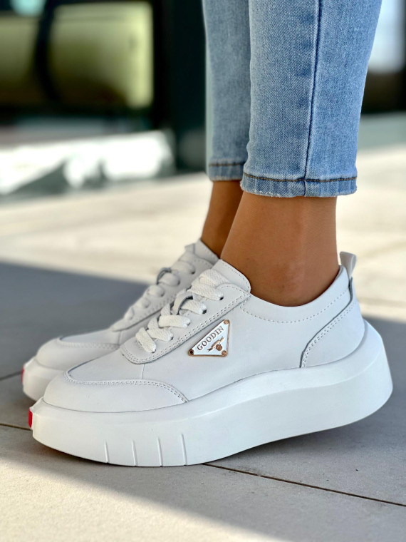 Bardzo lekkie i wygodne białe sneakersy damskie, skóra naturalna