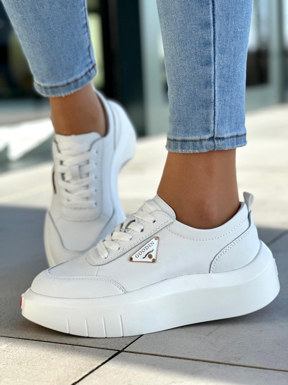 Bardzo lekkie i wygodne białe sneakersy damskie, skóra naturalna