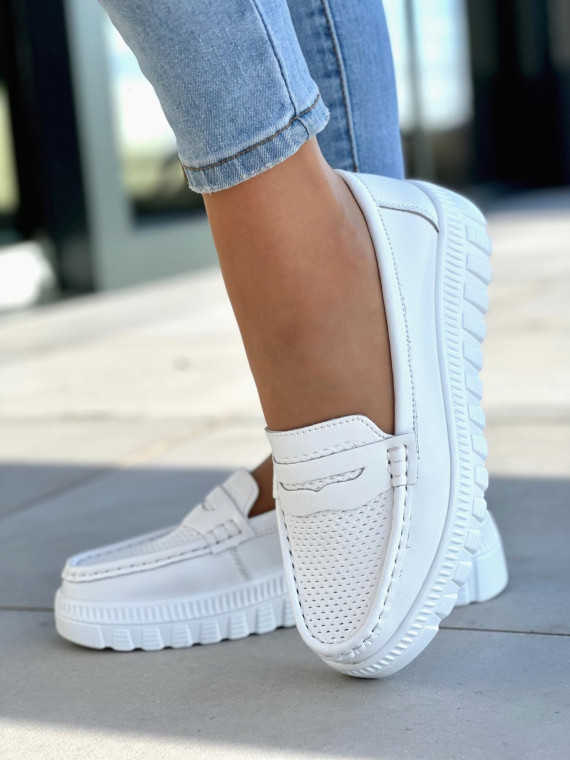 Wygodne i lekkie białe mokasyny damskie, skóra naturalna