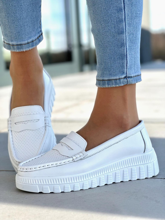 Wygodne i lekkie białe mokasyny damskie, skóra naturalna