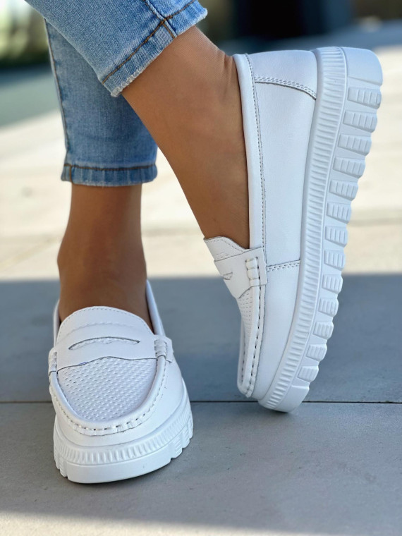 Wygodne i lekkie białe mokasyny damskie, skóra naturalna