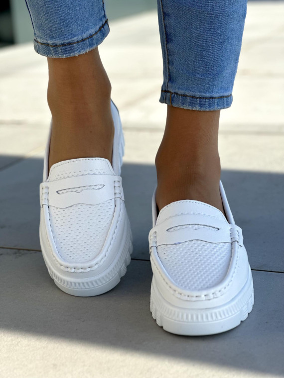 Wygodne i lekkie białe mokasyny damskie, skóra naturalna