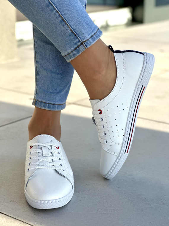 Lekkie i zgrabne białe trampki damskie, skóra naturalna