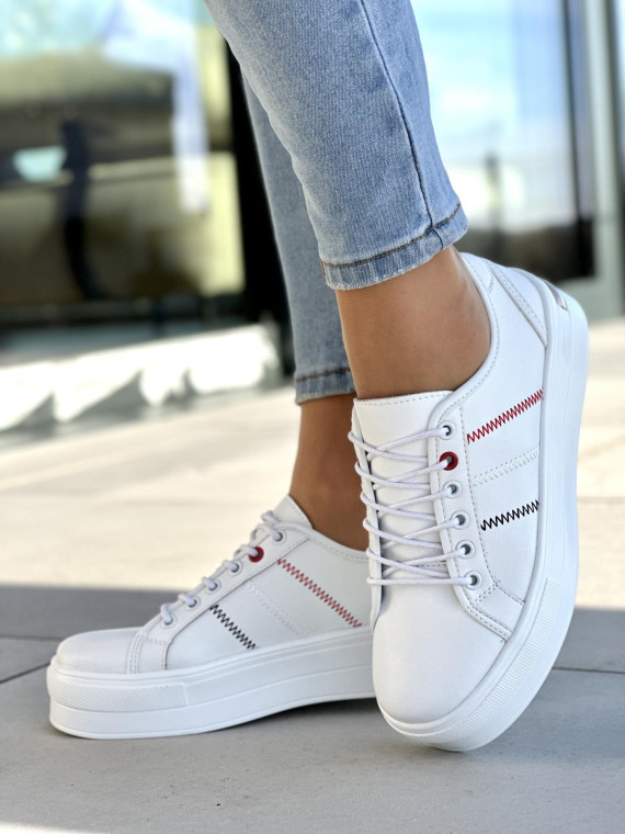 Lekkie białe trampki damskie na wyższej podeszwie, skóra naturalna