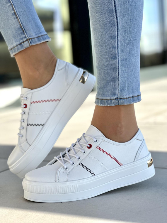 Lekkie białe trampki damskie na wyższej podeszwie, skóra naturalna