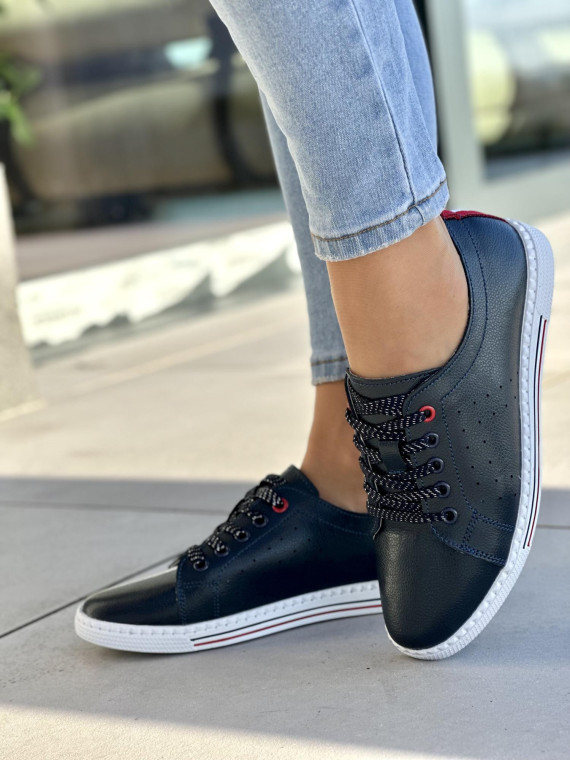 Zgrabne i wygodne granatowe trampki damskie, skóra naturalna