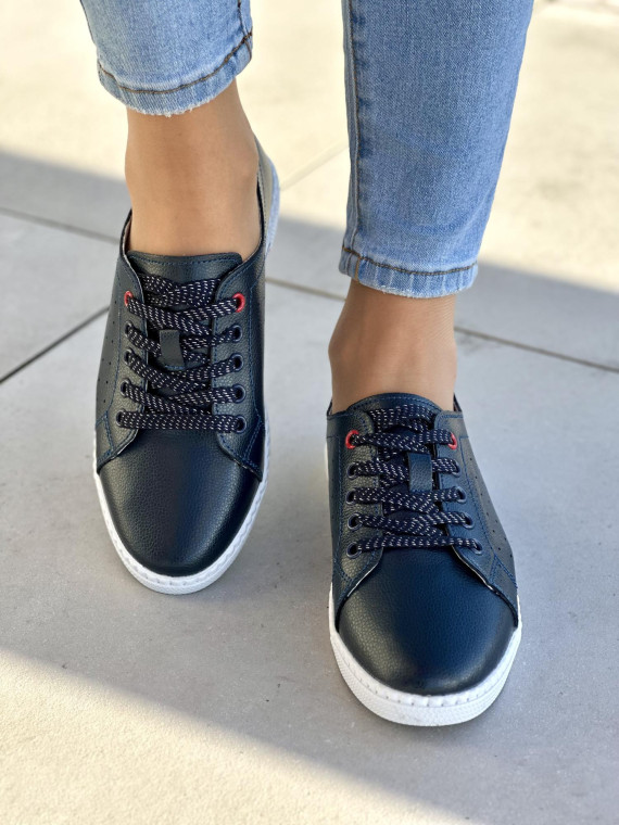 Zgrabne i wygodne granatowe trampki damskie, skóra naturalna